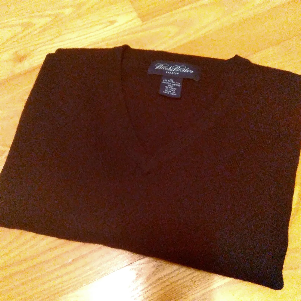 Brooks Brothers Black VNeck Sweater Merino Wool Men's XL Quiet Luxury Minimalist